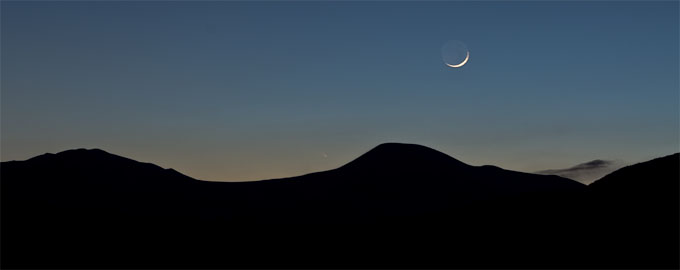 photo: Comet_and_Crescent_Moon